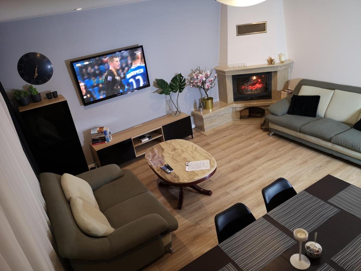 Red Rose Apartament -Parking -Taras- Faktura Vat Kielce Dış mekan fotoğraf