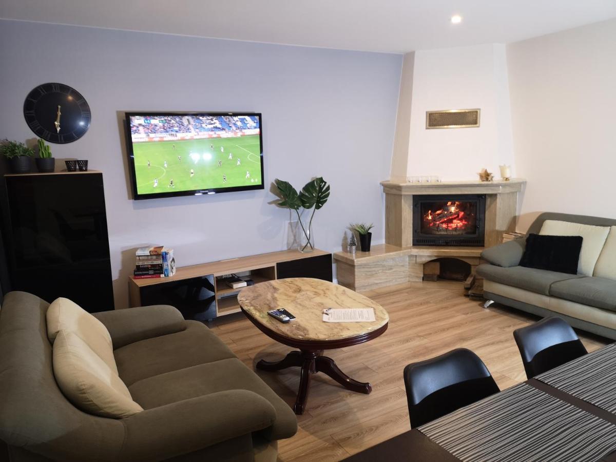 Red Rose Apartament -Parking -Taras- Faktura Vat Kielce Dış mekan fotoğraf