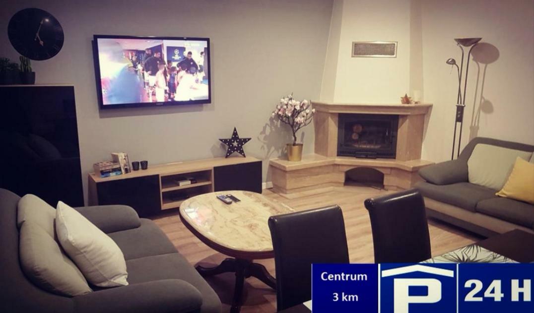 Red Rose Apartament -Parking -Taras- Faktura Vat Kielce Dış mekan fotoğraf